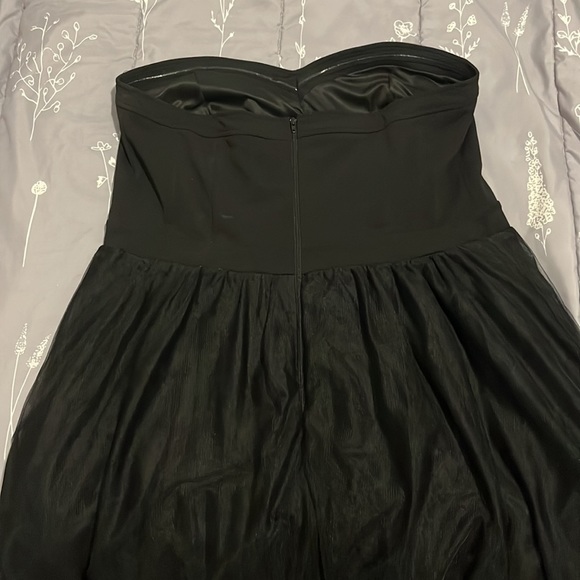 STRAPLESS PLUS SIZE BLACK DRESS WITH CRINOLINE - Picture 2 of 4